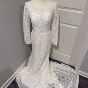 NWT Gorgeous Soft White Lace Long Sleeve Open Back Wedding Dress‎ with Train